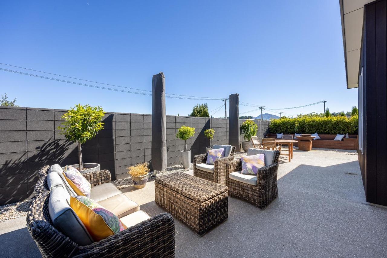 Prime Location On Warren St - 3 Bedroom Town House ワナカ エクステリア 写真