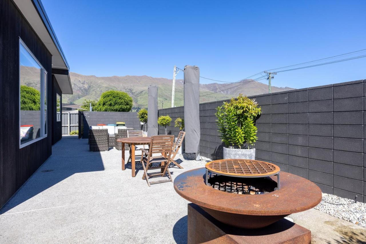 Prime Location On Warren St - 3 Bedroom Town House ワナカ エクステリア 写真