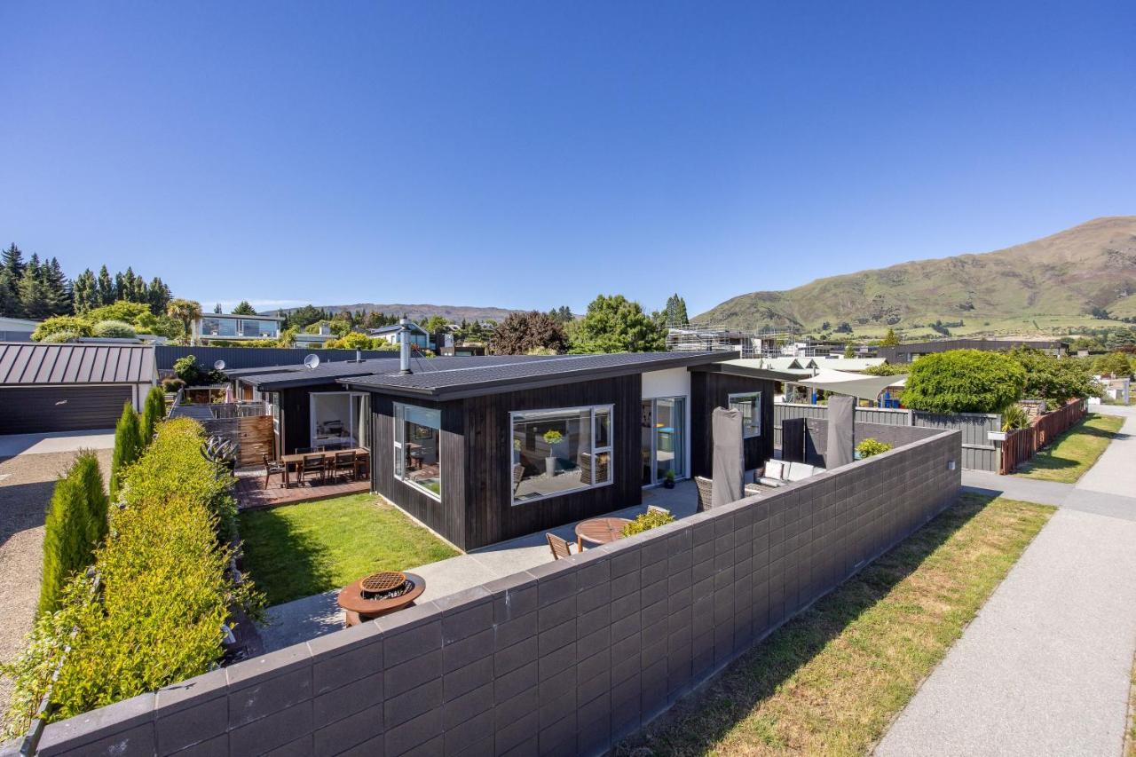 Prime Location On Warren St - 3 Bedroom Town House ワナカ エクステリア 写真